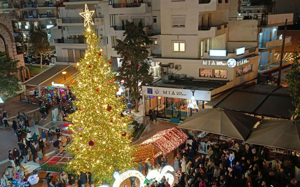 Άναψε το Χριστουγεννιάτικο δέντρο στον δήμο Κορδελιού - Ευόσμου
