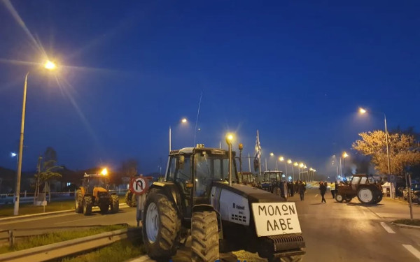 Θεσσαλονίκη: Με ζωντανή μουσική έκλεισαν την Εθνική Οδό στη Χαλκηδόνα οι αγρότες (βίντεο)