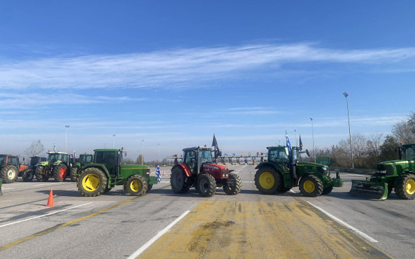 Πρωτοχρονιά στα μπλόκα: Αποφασισμένοι οι αγρότες