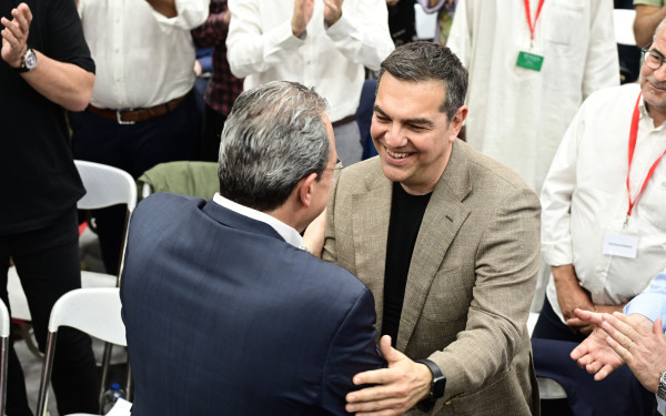 ΣΥΡΙΖΑ-ΠΣ: Ο Τσίπρας και το… μαρτύριο της σταγόνας