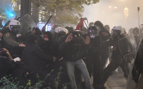 Επεισόδια στην πορεία για τον Α. Γρηγορόπουλο στην Αθήνα - Χρήση χημικών από αστυνομικούς