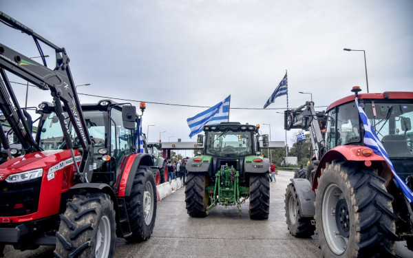 Λαμία - Μπλόκο του Μπράλου: Οι αγρότες προχωρούν σε κλιμάκωση των κινητοποιήσεων με δίωρους αποκλεισμούς παραδρόμων