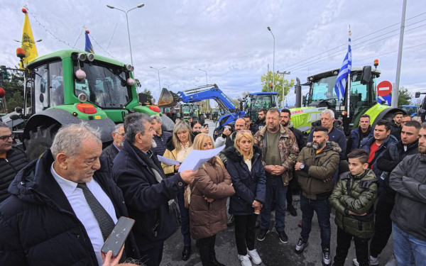 Στο μπλόκο των Μαλγάρων ο Σίμος Δανιηλίδης: «Ο αγώνας των αγροτών αφορά όλη την κοινωνία»