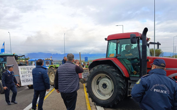 Αποχώρησαν τα τρακτέρ από το μπλόκο του Μπράλου - Επιστρέφουν στον Ε65 στην Καρδίτσα