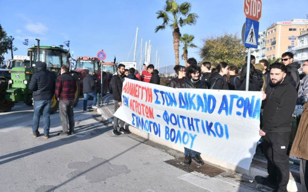 Αποχώρησαν από το λιμάνι του Βόλου αγρότες, κτηνοτρόφοι και αλιείς