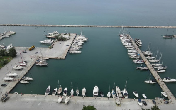 Δύο κοινοβουλευτικές παρεμβάσεις για τη Μαρίνα Αρετσούς μετά την προκήρυξη του διαγωνισμού από το Υπερταμείο