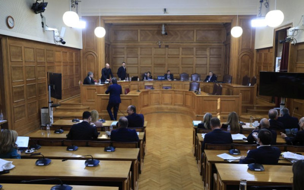 Ως ύποπτος για απείθεια καλείται ο Γ. Ξυλούρης για την απουσία του από την Εξεταστική την πρώτη φορά που κλήθηκε