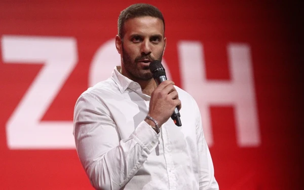 Εκτός ευρωομάδας ΣΥΡΙΖΑ-ΠΣ ο Νίκος Παππάς- Επιτέθηκε σε δημοσιογράφο