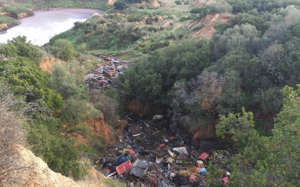 Έριχναν υγρά απόβλητα σε ορεινή περιοχή της Χαλκιδικής - Συνελήφθησαν τέσσερα άτομα