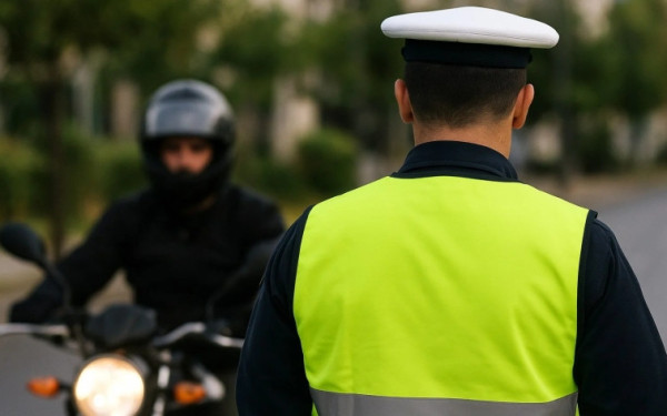 Θεσσαλονίκη: «Μπήκε» στη δυτική είσοδο με 150 και «βγήκε» χωρίς δίπλωμα και 7.000 ευρώ