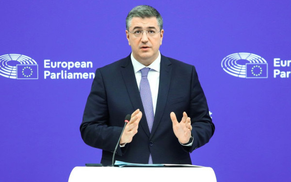 Απ. Τζιτζικώστας: «Να σταματήσει κάθε ενέργεια για κλείσιμο των Στενών του Ορμούζ»
