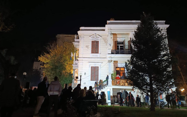 Θεσσαλονίκη: Η Ε' Κοινότητα υποδέχθηκε τα Χριστούγεννα στην ολόφωτη Βίλα Μορντώχ (βίντεο)
