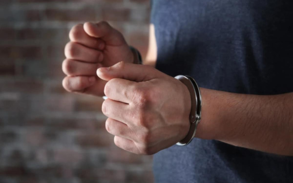 Γλυφάδα: Χειροπέδες σε 44χρονο διεθνώς διωκόμενο για απάτες και εκβιασμούς