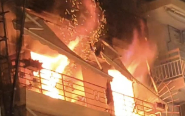 Θεσσαλονίκη: Μεγάλη φωτιά σε διαμέρισμα στην Κάτω Τούμπα - Απεγκλωβισμοί από την Πυροσβεστική