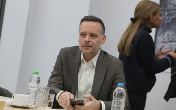 ΠΑΣΟΚ: «Συντροφικά» μαχαιρώματα ενόψει συνεδρίου - Επίθεση Δούκα σε Ανδρουλάκη για την στρατηγική του κόμματος