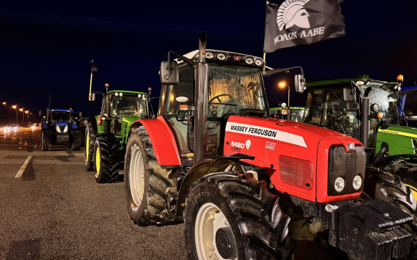 Μπλόκα στη Δυτική Ελλάδα: Κλειστοί δρόμοι σε Αχαΐα και Αιτωλοακαρνανία