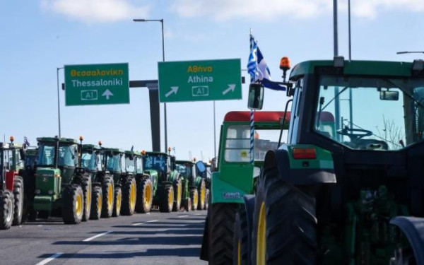 Ανοιχτή η εθνική οδός Αθηνών-Λαμίας - Παραμένουν στα μπλόκα οι αγρότες ενόψει της συνάντησης με τον πρωθυπουργό