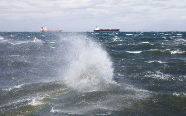 Κακοκαιρία Erminio: Δεμένα πλοία και απαγορευτικό απόπλου σε πολλές γραμμές