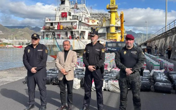 Ιστορικό πλήγμα στο λαθρεμπόριο: Κατάσχεση-μαμούθ 10 τόνων κοκαΐνης στον Ατλαντικό