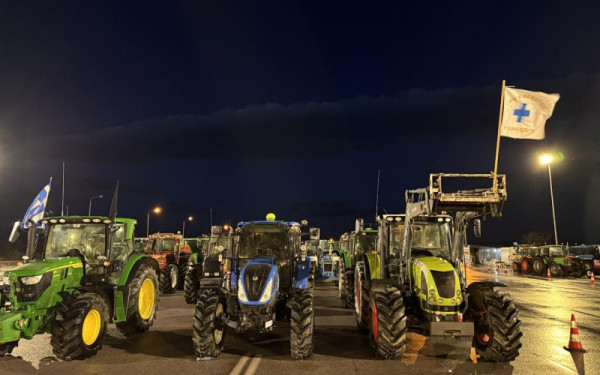 Μάλγαρα: Παραμονή στα μπλόκα αλλά με ανοιχτούς δρόμους αποφάσισαν οι αγρότες - Αποχωρούν από το Δερβένι