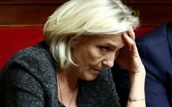 Μαρίν Λεπέν: «Κρίνεται» η υποψηφιότητα για το 2027 - Σε αναμονή η Γαλλία για την τελική ετυμηγορία