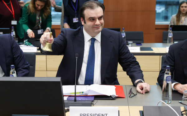 «Οδηγός» για τα οκτώ νέα μέτρα της κυβέρνησης - Πίνακες και αναλυτικά παραδείγματα (βίντεο)