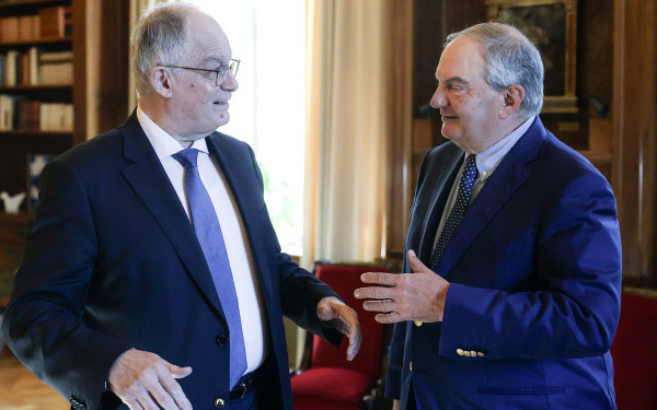 Συνάντηση Τασούλα - Καραμανλή στο Προεδρικό Μέγαρο