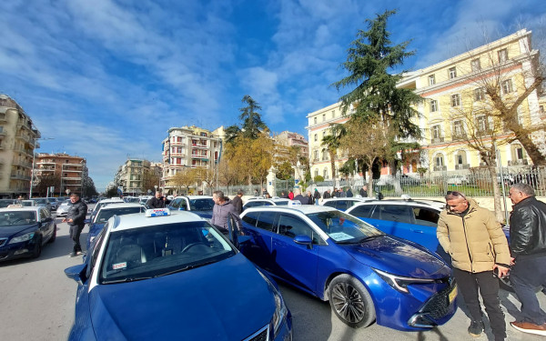 Θεσσαλονίκη: Επανέρχονται τα ταξί στην πόλη από τα ξημερώματα της Τρίτης - Λήγει η 24ωρη απεργία