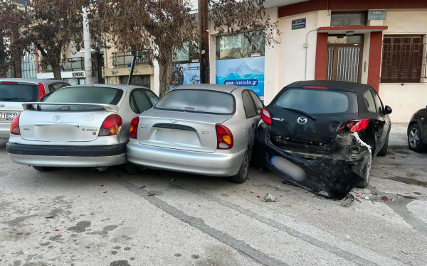 Θεσσαλονίκη: Στο αυτόφωρο για επικίνδυνη οδήγηση η 24χρονη μεθυσμένη οδηγός - Πώς έγινε η τρελή πορεία της (βίντεο από τη σύγκρουση με 15 οχήματα)