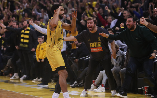 Για τον Άλκη! Ο «μαγικός» Άρης ταπείνωσε τον Παναθηναϊκό στο «φλεγόμενο» Παλέ (βίντεο)