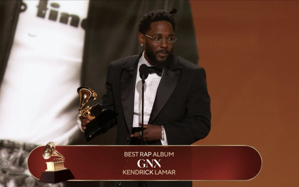 Βραβεία Grammy: Οι νικητές, τα πολιτικά μηνύματα και η οργισμένη αντίδραση Τραμπ