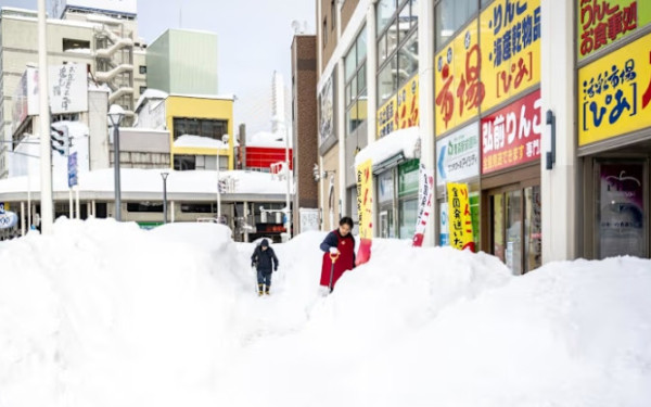 Φονικές χιονοπτώσεις στην Ιαπωνία: Τριάντα θάνατοι τις τελευταίες δύο εβδομάδες - Θαμμένες στο χιόνι πολλές περιοχές (βίντεο)