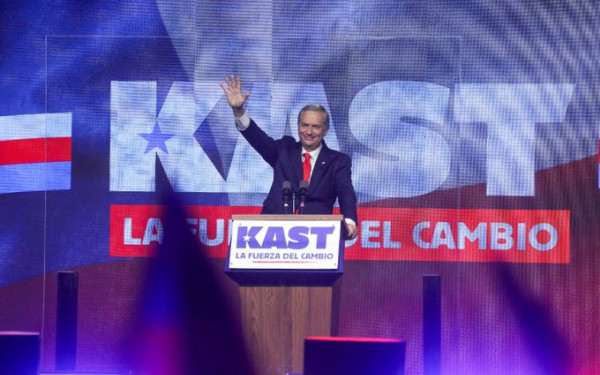 Χιλή: Ο λαός επικρίνει τον νεο-εκλεγμένο πρόεδρο Χοσέ Αντόνιο Καστ για την σύνθεση της κυβέρνησης του