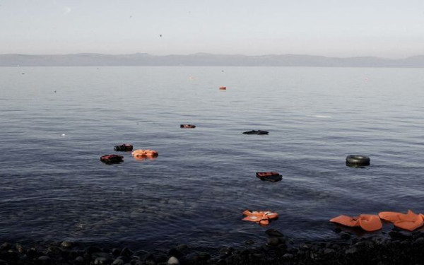 Σε εξέλιξη η ανέλκυση της λέμβου από το ναυάγιο στη Χίο με τους 15 νεκρούς μετανάστες