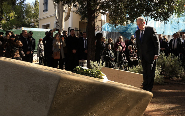 Κ. Τασούλας μετά την κατάθεση στεφάνου στο Μνημείο Ολοκαυτώματος: Θωρακίζουμε με τη μνήμη την αποτροπή του κακού που καραδοκεί πάντα να επανέλθει