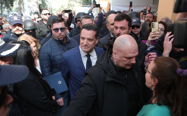 Επεισόδια στο νοσοκομείο Νίκαιας, συνελήφθη γιατρός - Γεωργιάδης: Κινδύνευσε η σωματική μου ακεραιότητα (βίντεο)