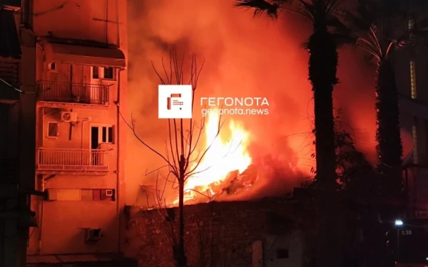 Μεγάλη φωτιά στο Βόλο (Βίντεο)
