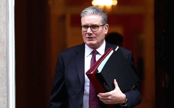 Η Βρετανία δεν υποστηρίζει αποκλεισμό των Στενών του Ορμούζ