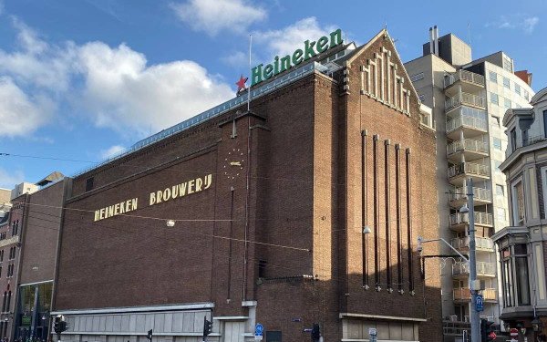 Η ολλανδική ζυθοποιία σε κρίση: Η Heineken περικόπτει 6.000 θέσεις εργασίας