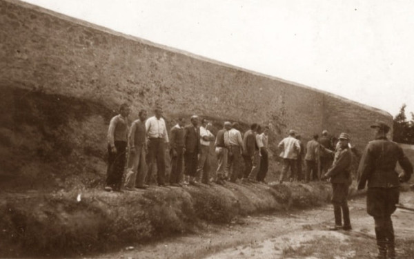 Αυτά είναι τα ονοματεπώνυμα των 200 που εκτελέστηκαν στον τοίχο της Καισαριανής