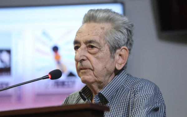 Πέθανε ο Αριστείδης Μανωλάκος, ιστορικό στέλεχος της Αριστεράς και πρώην πρόεδρος της ΕΣΗΕΑ