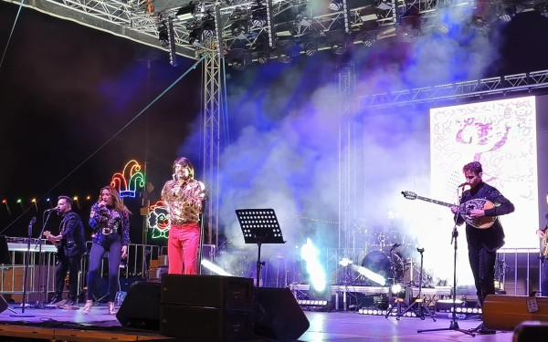 Με ντίσκο και... «Τζένγκις Χαν» ξεσήκωσε τη Θεσσαλονίκη ο Τόνις Σφήνος - Χιλιάδες κόσμου στο αποκριάτικο πάρτι της Αριστοτέλους