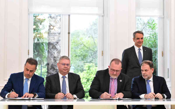 «Έπεσαν» οι υπογραφές Ελλάδας και Chevron για τους υδρογονάνθρακες - Μητσοτάκης: Η χώρα κάνει άλμα στον τομέα της ενέργειας