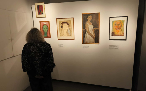 Θεσσαλονίκη: Εγκαινιάστηκε η ιδιότυπη «συνάντηση» των καλλιτεχνών Μανουσάκη, Πιτέρη, Τσατσάγια στο Τελλόγλειο