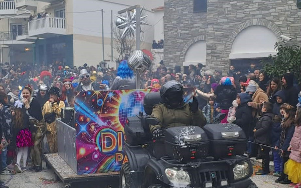 Χαλκιδική: Γέλιο, χρώμα και σάτιρα στο καρναβάλι του Πολυγύρου - Δείτε φωτογραφίες