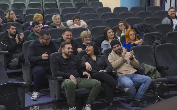 Θεσσαλονίκη: Γάμος στη... μεγάλη οθόνη - Προβλήθηκε σε αίθουσα κινηματογράφου η τελετή - Η αντίδραση του ζευγαριού (βίντεο)
