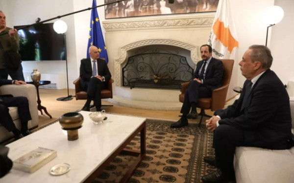 Δένδιας: Πρόθεση της Ελλάδας να παράσχει στην Κύπρο όποια βοήθεια μπορεί - Χριστοδουλίδης: Η Ελλάδα δηλώνει παρούσα (βίντεο)