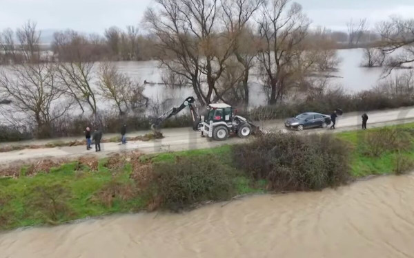 Σουφλί: Χιλιάδες στρέμματα καλλιεργειών βυθίστηκαν μετά τη θραύση αναχώματος στην Κορνοφωλιά (βίντεο)