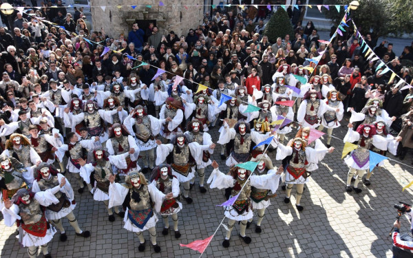 Γενίτσαροι και Μπούλες ξεσήκωσαν τη Νάουσα