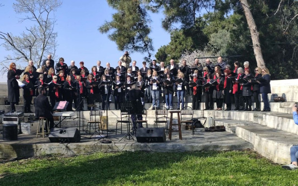 Καλαμαριά: «Σήμερα τραγουδάμε για τη θάλασσά μας» - Συναυλία κατά του σχεδίου του ΤΑΙΠΕΔ στην Μαρίνα Αρετσούς (βίντεο)